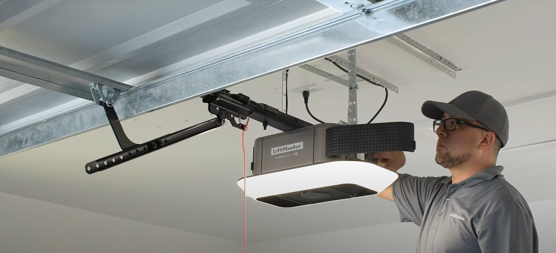 How to Choose the Best Garage Door Opener Replacement for Your Home